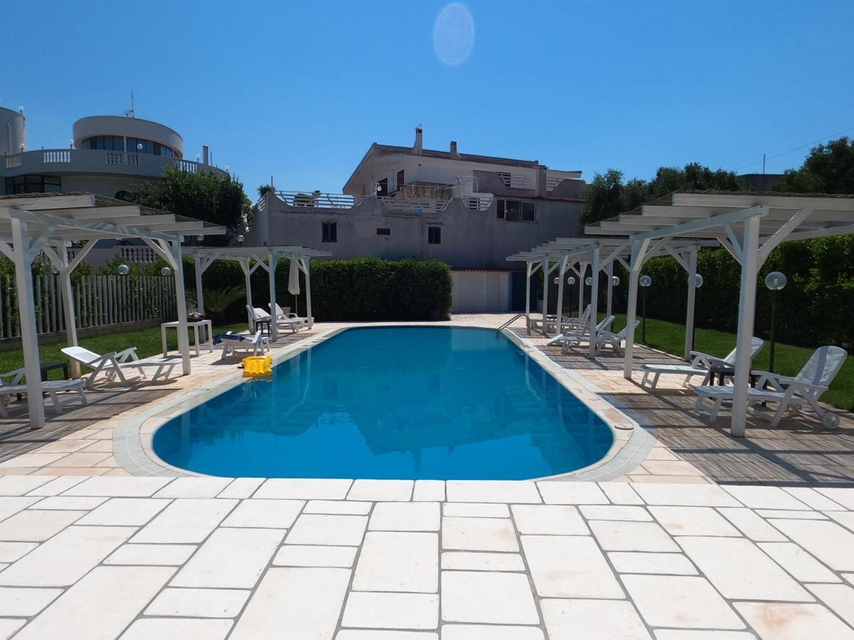 Hotel Falco D'Oro Cisternino Dış mekan fotoğraf
