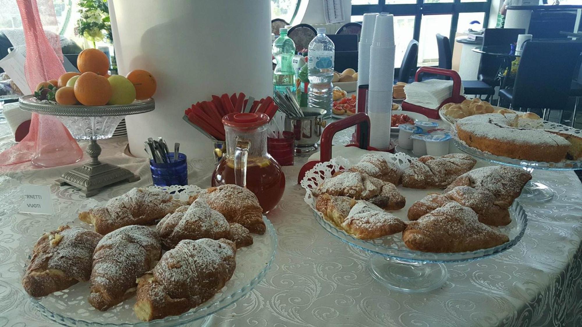 Hotel Falco D'Oro Cisternino Dış mekan fotoğraf